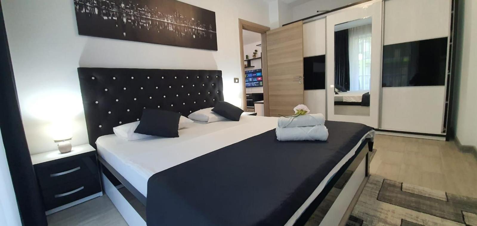 Alezzi Luxury Apartment Spa Resort Piscina Incalzita Sauna Parking นาโวดาริ ภายนอก รูปภาพ