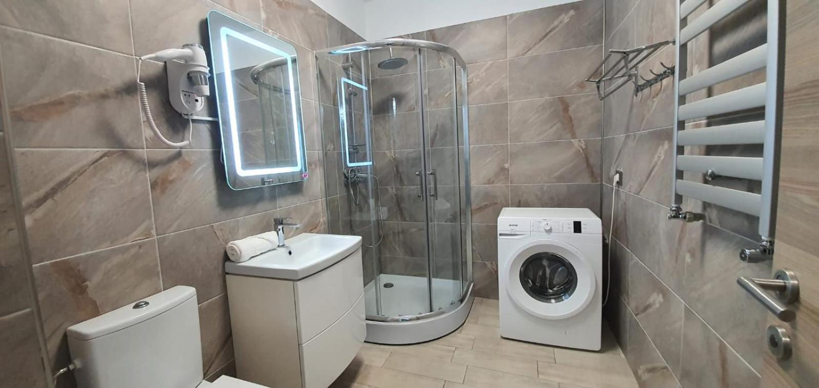 Alezzi Luxury Apartment Spa Resort Piscina Incalzita Sauna Parking นาโวดาริ ภายนอก รูปภาพ